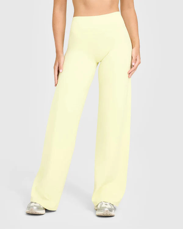 NUVR FLOW PANTS - Straight Leg Pants - Yellow